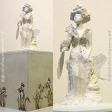 "SINNLICHER GARTEN" | Skulpturen, F03 | Modelliermasse, silberner Draht und Netz, Perlen | ca. 25 cm | auf Holzsockel mit Brandmalerei [in Arbeit] 25x20x20 cm | 2008-2011