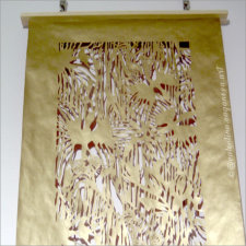 "SINNLICHER GARTEN" | HG "Vogelblumen" für Skulpturen F02 |Scherenschnitt | 2-farbiges Papier Rotwein & Gold | 125 x 30 cm | 2010