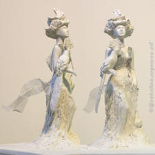 "SINNLICHER GARTEN" | Skulpturen, F03 | Modelliermasse, silberner Draht und Netz, Perlen | ca. 25 cm | auf Holzsockel mit Brandmalerei [in Arbeit] 25x20x20 cm | 2008-2011