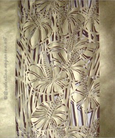 "SINNLICHER GARTEN" |  HG "Flamingoblumen" für Skulpturen F01 | Scherenschnitt | 2-farbiges Papier Rotwein & Gold | Fragment | 125 x 30 cm | 2010
